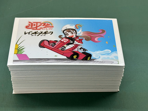 耐候性・UVカットラミネート加工　レインボースポーツのステッカー　モトジムカーナ選手しょこら　様