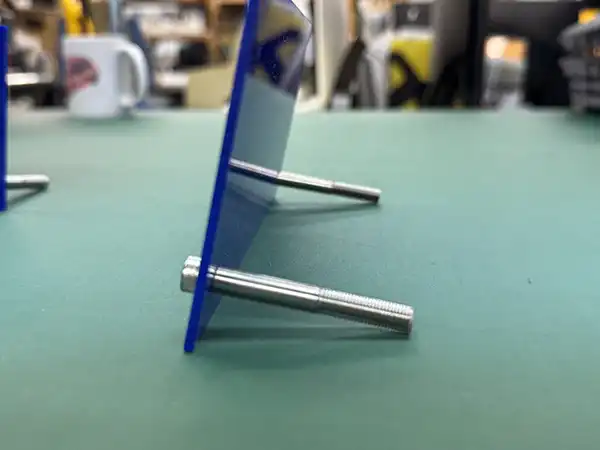 金属商の卓上ネームスタンドの作成　　伊丹電材株式会社　様